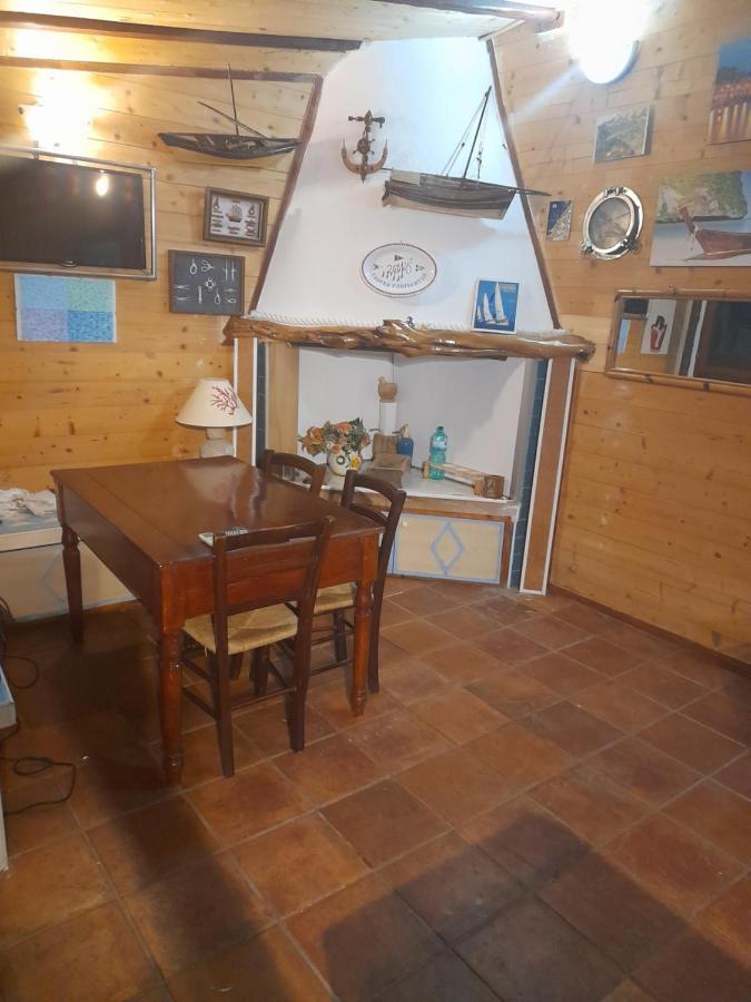 La Casetta Del Pescatore Palau Bagian luar foto